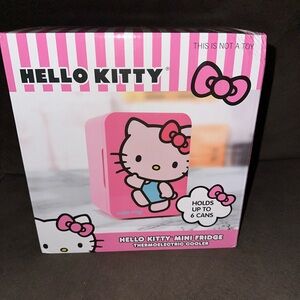 Hello Kitty Pink 6 Can Mini Fridge Thermoelectric